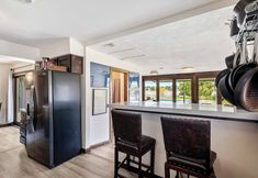 其他 7 Lakefront Washington Home w/ Private Pool & Sauna