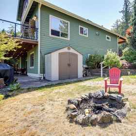 Interior 1 Modern Bellingham Retreat Near Galbraith Mountain!, Western Washington University Hotels