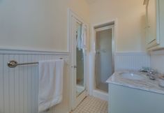 Others 4 Lovely Apartment in Long Beach: 3 Blocks to Ocean!