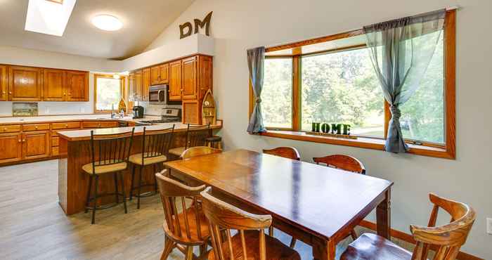 Lainnya Faribault Home w/ Deck Near Cedar Lake Boat Ramp!