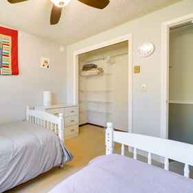 Room 1 Vancouver Vacation Rental ~ 16 Mi to Portland!, Washington Hotels