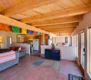 อื่นๆ 6 Santa Fe Adobe Vacation Rental w/ Mountain Views!