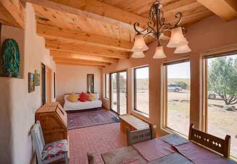 อื่นๆ Santa Fe Adobe Vacation Rental w/ Mountain Views!