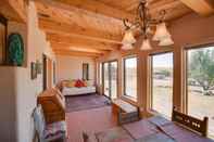 อื่นๆ Santa Fe Adobe Vacation Rental w/ Mountain Views!