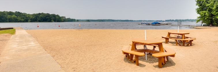 อื่นๆ Chippewa Lake Cottage w/ Fire Pit!