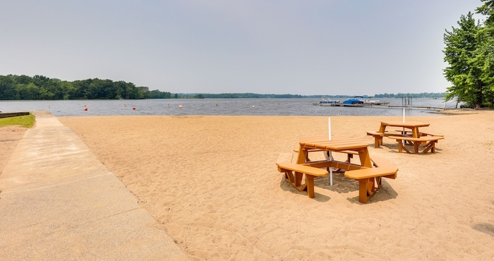 อื่นๆ Chippewa Lake Cottage w/ Fire Pit!