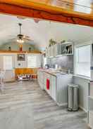 Primary image Paris Vacation Rental ~ 22 Mi to Mount Magazine!