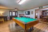 Lain-lain Charming Kaw Lake Country Home w/ Game Room!