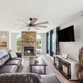 Primary image1'heaven on the Hill' Retreat w/ Deck + Gas Grill!,肖托夸县飯店