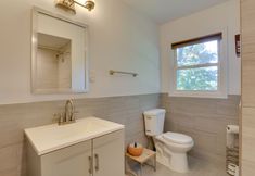 其他 5 Kiamesha Lake Home w/ Deck: 4 Mi to Resorts World!