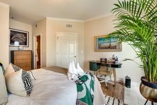 Others Luxury Atlanta Rental w/ Balcony: Near Buckhead!