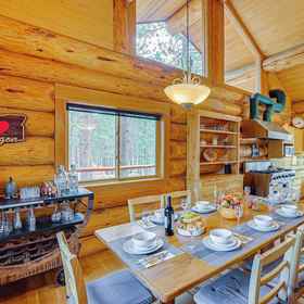 Interior1Bend Getaway With Cozy Fireplace,德舒特斯县飯店