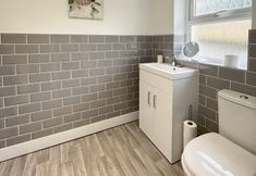 Others 7 Remarkable 2-bed House in Rochester