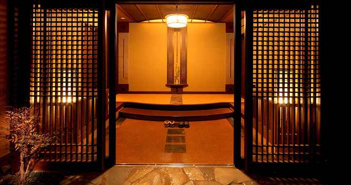 Lobby Awaonsen Kinokuniya