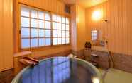 ห้องน้ำภายในห้อง 4 Nakamuraya Ryokan