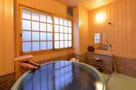 ห้องน้ำภายในห้อง Nakamuraya Ryokan