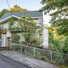 Exterior 1 Sankaiten, Yugawara Town Tourist Information Center in front of the station Hotels