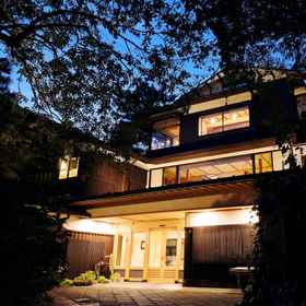 Exterior 1 ซันเปอิโซ, โรงแรม & ที่พัก ศูนย์ข้อมูลนักท่องเที่ยวหน้าสถานีเมืองยูงาวาระ