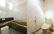 Toilet Kamar 6 New World Hotel