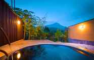 สระว่ายน้ำ 6 Ikkoten' separate villa with private outdoor baths