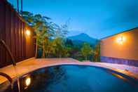 สระว่ายน้ำ Ikkoten' separate villa with private outdoor baths