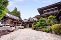 Exterior Mitsugonin Temple