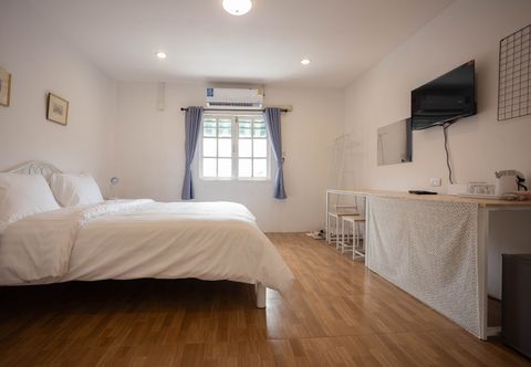 Others Hug Home Huaykaew