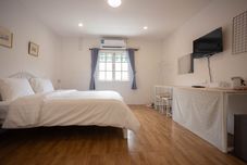 Others Hug Home Huaykaew