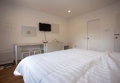 Others 3 Hug Home Huaykaew