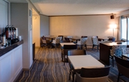 Restaurant 3 DoubleTree by Hilton Tulsa - Warren Place