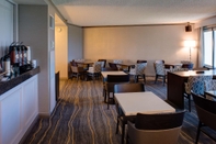 Restaurant DoubleTree by Hilton Tulsa - Warren Place