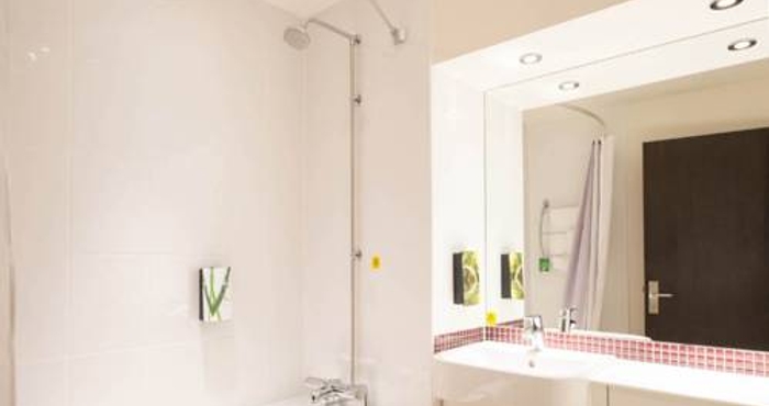 In-room Bathroom Premier Inn London Kingston Upon Thames