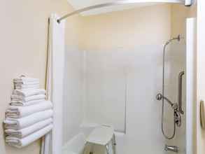 Toilet Kamar 4 SureStay Hotel by Best Western Twin Falls