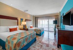 Bedroom 2 Wyndham Grand Cancun All Inclusive Resort & Villas