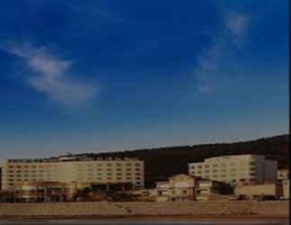 Bangunan 2 Grand Rezen Hotel Golden Bay Weiha