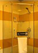 BATHROOM 7 Days Inn Bazhong International Trade Market