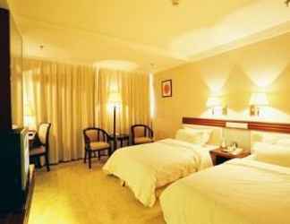 Bedroom 2 Wuhan Tianyuan Commercial Hotel
