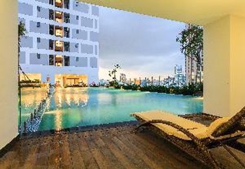 Others Infinity Pool Signature - Near Bui Vien street