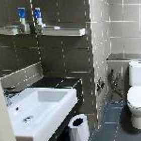 Bathroom 1 Aeropod 5 mins to Airport 10 mins to KK city, Pusat Latihan dan Makmal Jabatan Air Negeri Sabah Hotels