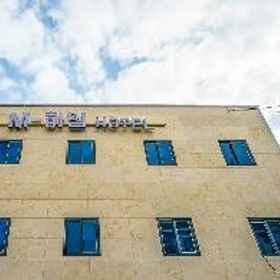 Exterior view1Gangdong (Myeongil Station) Emheim,교문 방정환 图书馆飯店