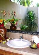 Bathroom Villa & Spa Bulan Madu