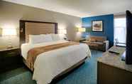 Bedroom 6 DoubleTree by Hilton Roseville Minneapolis