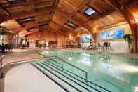 Swimming Pool DoubleTree by Hilton Roseville Minneapolis