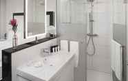 In-room Bathroom 5 INNSIDE by Melia Hamburg Hafen