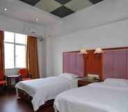 Bedroom 2 Pearl Hotel