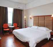 Bedroom 3 Pearl Hotel