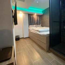 Room 1 T.A.B, Khách sạn Chungking Mansions