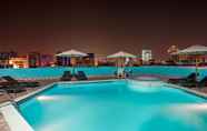 Kolam Renang 5 Howard Johnson Plaza By Wyndham Dubai Deira