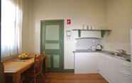 อื่นๆ 5 Ballarat Station Apartments