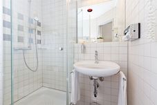 Phòng tắm bên trong Hotel Basilea Zürich